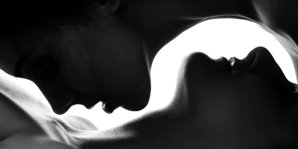 to women kissing